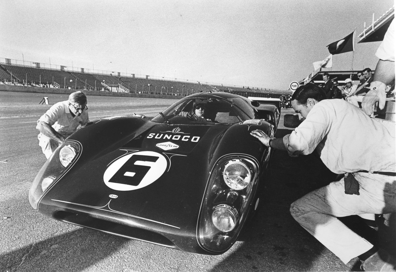 SMALL_gallery-pitstop